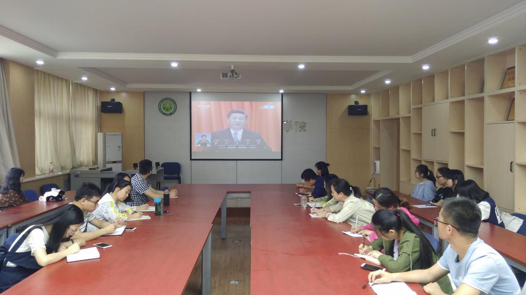 本科生党员在临潼校区集中观看讲话直播(2)